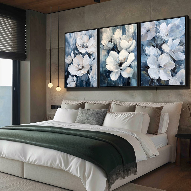 Quadro decorativo 3 telas Flores Brancas em Fundo Azul Luxuosa